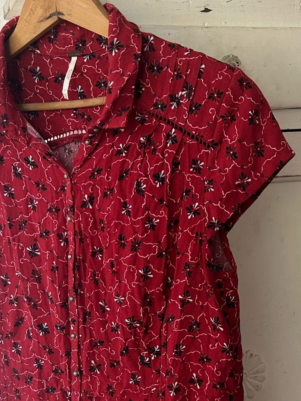 Free People | Women’s Red/Black Floral Short Sleeve Debby Dot Shorts Romper Sz S